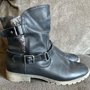Maurices Rue boot. Used in good condition!